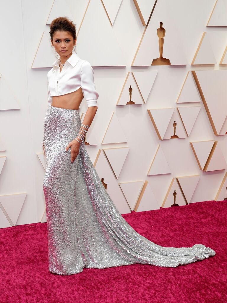 Zendaya poses on the red carpet of the Oscars. 