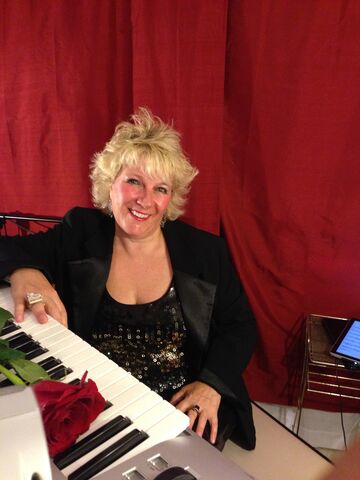 Maureen Smith - Pianist • Vocalist • Keyboards - Singing Pianist - Barrie, ON - Hero Main