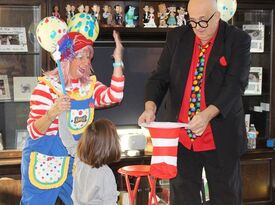 Magician Steve Hart and Rufflez the Clown - Comedy Magician - Skippack, PA - Hero Gallery 4