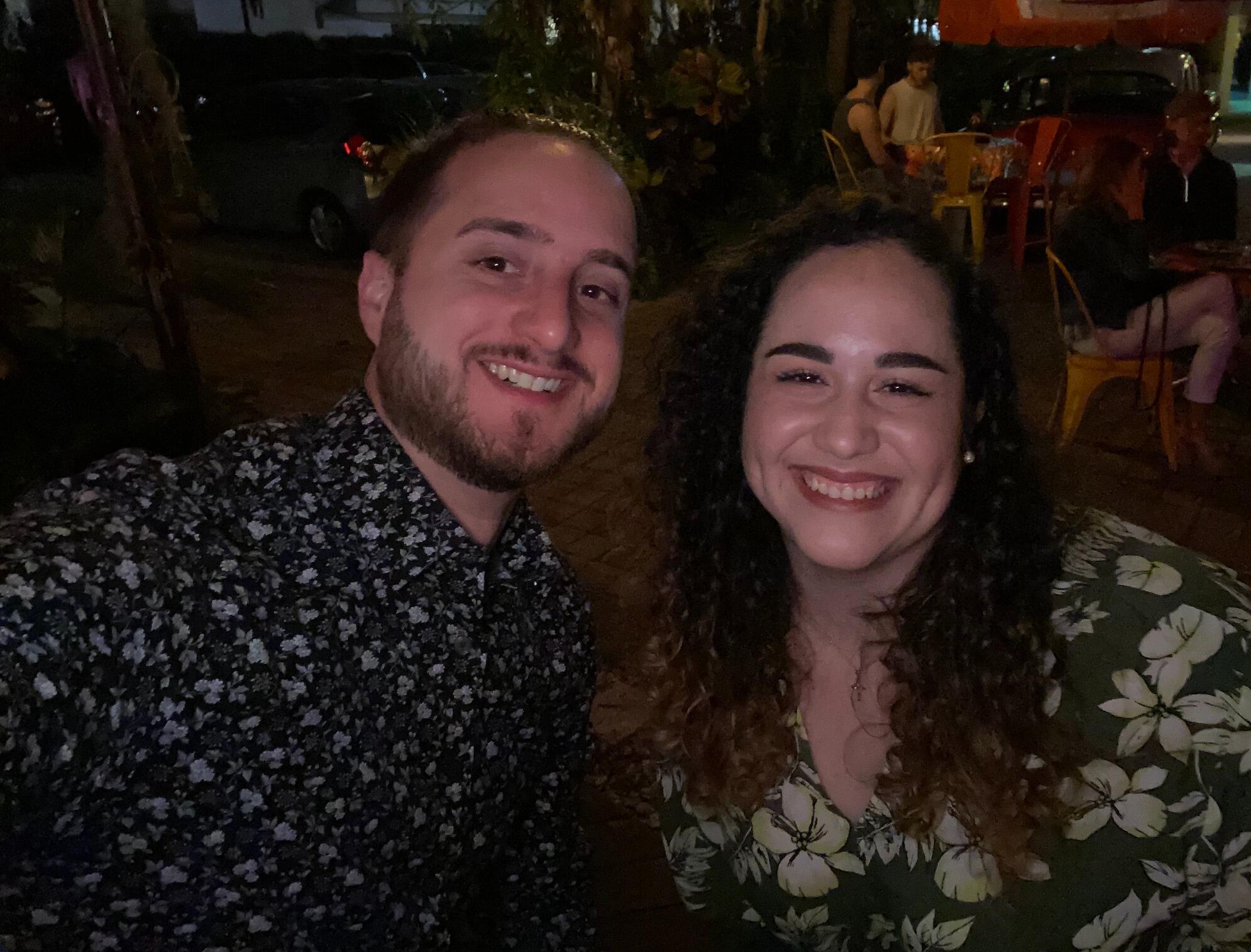 Their first meeting in person at Moreno’s Cuba in Miami Beach, FL. •  Su primer encuentro en persona en Moreno’s Cuba en Miami Beach, FL.