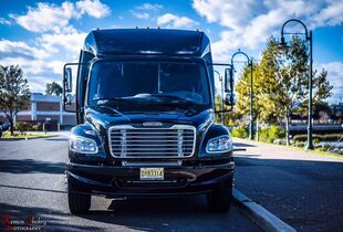 File:Knight Transportation Service Trucking at Flying J Travel Plaza  Bakersfield, (CA).jpg - Wikimedia Commons