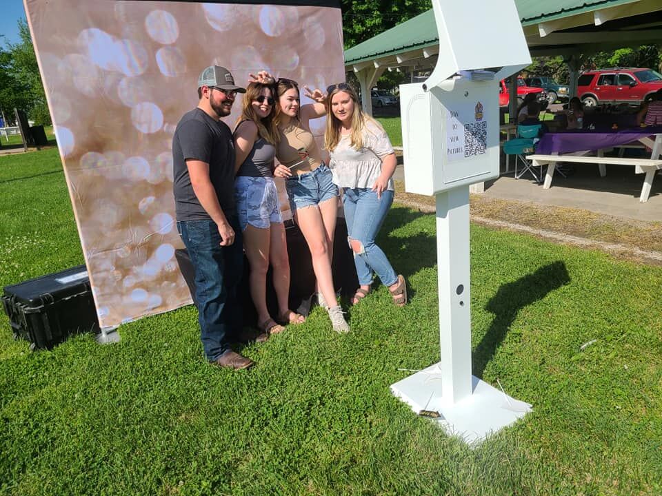 the-photo-booth-by-carrie-photo-booths-the-knot