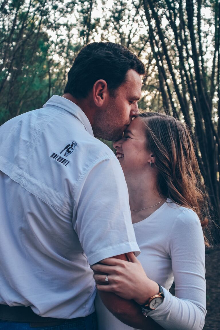 Na vier jaar se wag om terug te kom van Potchefstroom en haar eie nessie te skrop, het hy uiteindelik vir haar hand gevra.
En nou, nou hou ons groot makietie want daar is een meer Kruger!
And they lived happily ever after...
Never The End