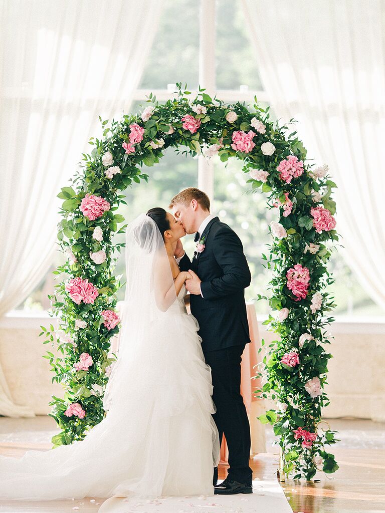 17 Creative Indoor Wedding Arch Ideas