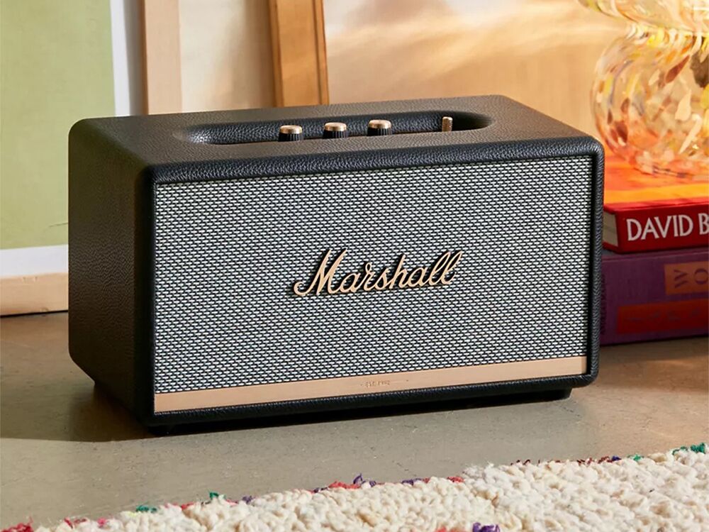 Marshall bluetooth speaker in black with gold details