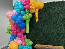 Agape Balloons and Events - Balloon Decorator - Waterford, MI - Hero Gallery 4