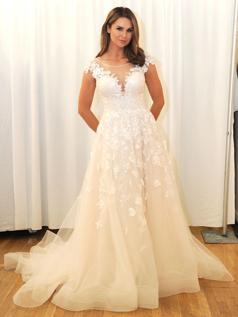 wedding dresses for short curvy women