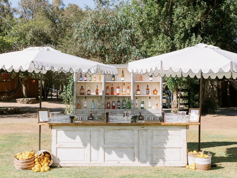 Outdoor Party Decor: 14 Ideas for Any Celebration - STATIONERS