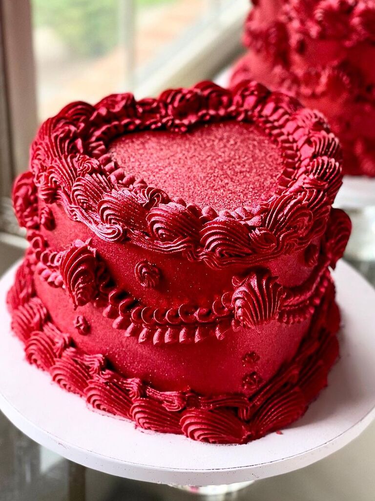 red one tier heart shaped wedding cake