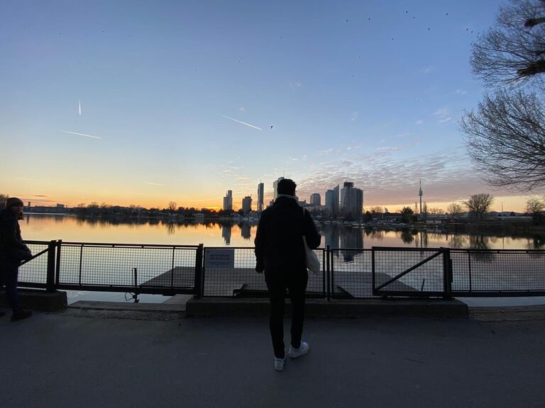  After a ten-hour flight, a chaotic connection in a massive airport, and the exhaustion of long travel were all part of the journey. But they made it — Vienna welcomed them with cold air, glowing lights, and the feeling that something special was beginning. 