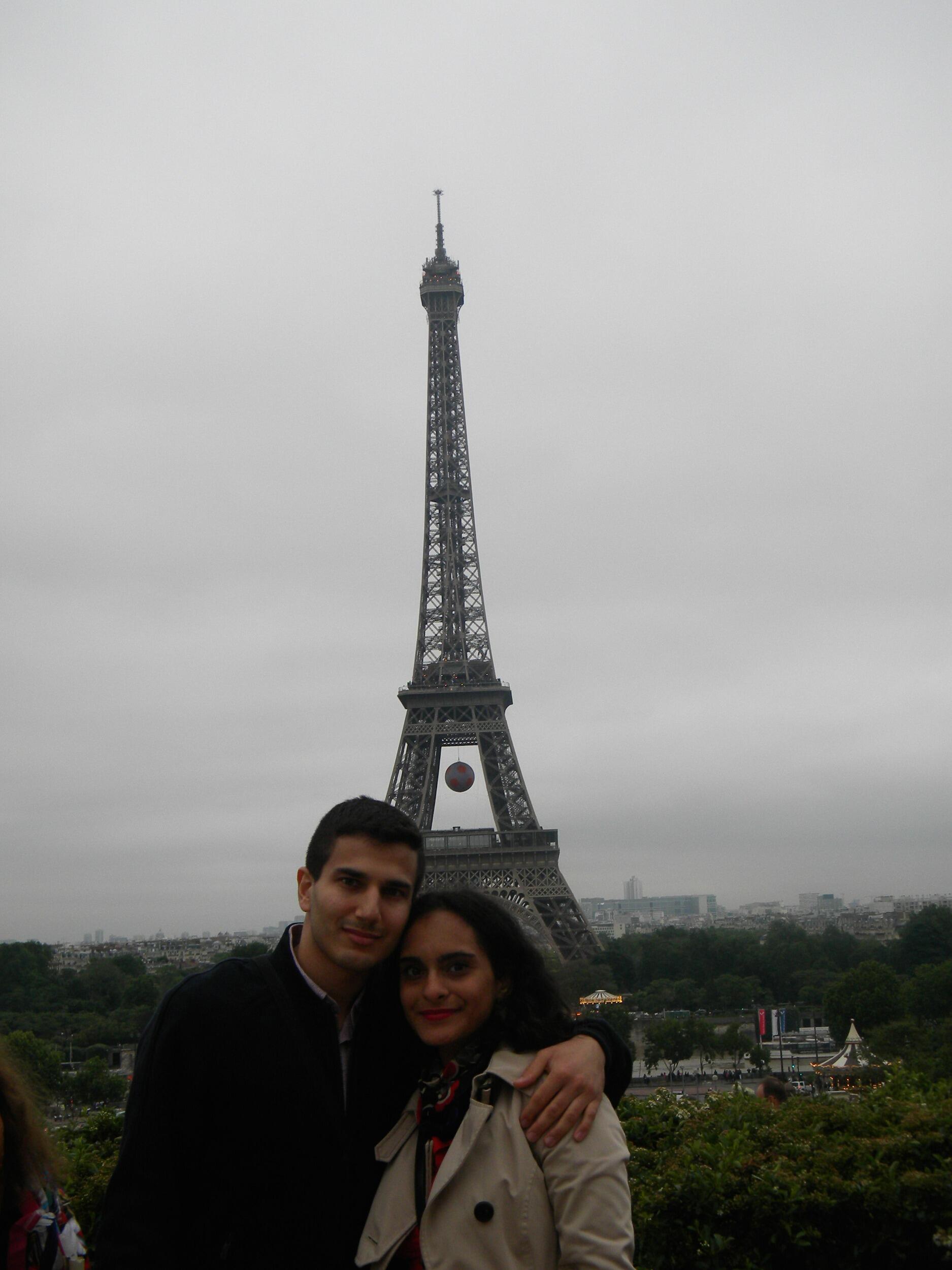 Paris- C'est le temps de l'amour 
le temps des copains et de l'aventure...