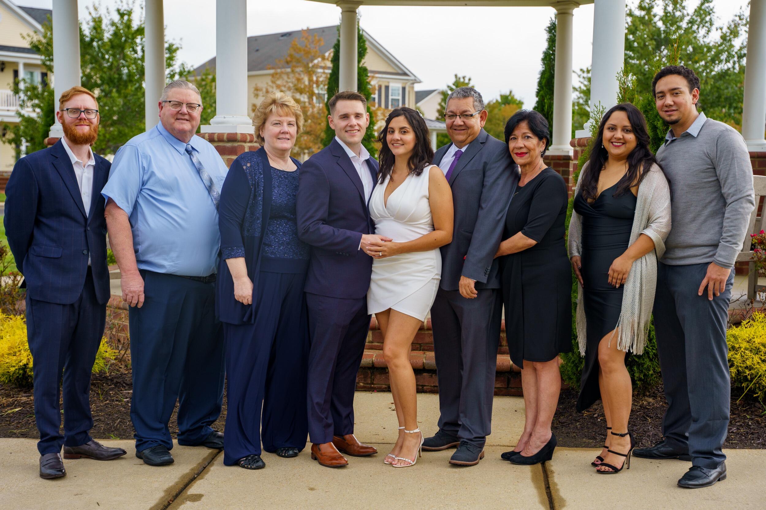 Después de no verse durante un mes y medio. Dan viajó a Washington para el día de su boda civil. Fue un día lleno de mucha felicidad, ya que Michelle y Dan pudieron compartir con sus familias y amigos, el comienzo de su nueva vida.


------------------------------------------------

After not seeing each other for a month and a half. Dan traveled to Washington for their civil wedding day. It was a day filled with great happiness, as Michelle and Dan were able to share with their families and friends the beginning of their new life.