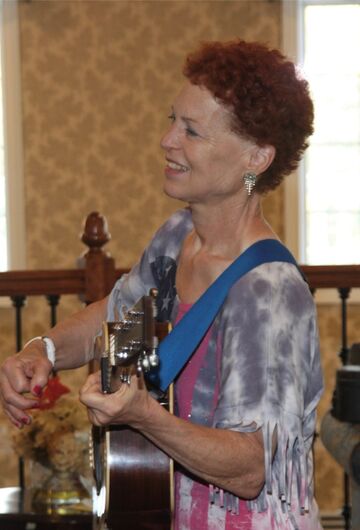 Ellen Gould - Singer Guitarist - Cincinnati, OH - Hero Main