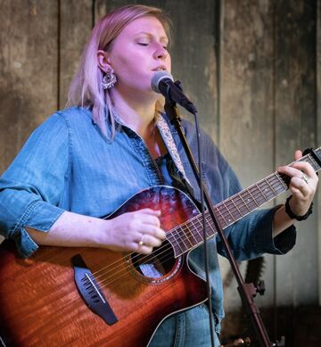 Helen Campbell - Acoustic Guitarist - Greenville, SC - Hero Main