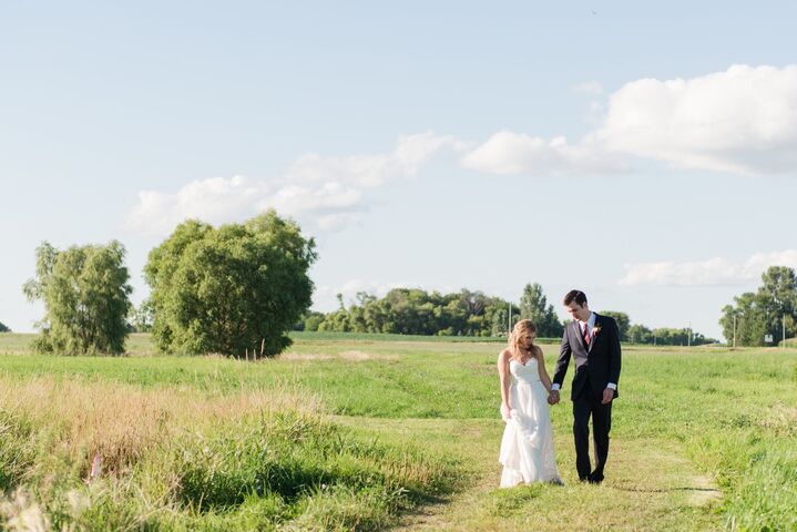 The Cottage Farmhouse NEW BARN VENUE  Glencoe  MN 