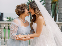 Mother of the bride wearing short hairstyle with voluminous curls