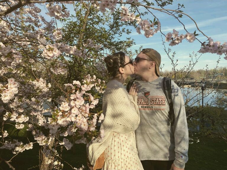 Robin and Brad have their "hard launch" and go internet official as boyfriend and girlfriend!