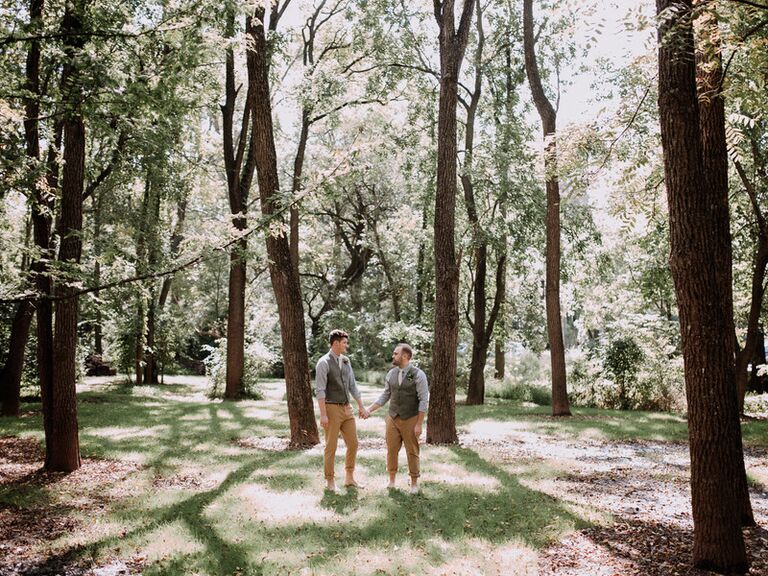 Rustic table decor using natures forest findings - Today's Bride