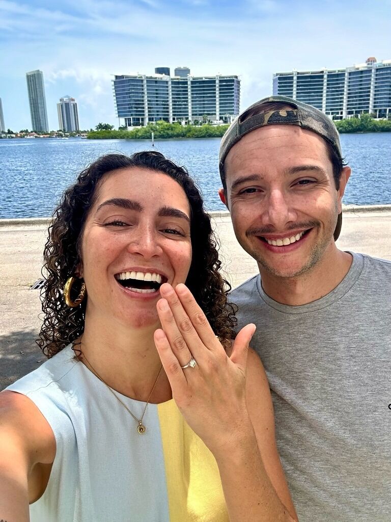 Y finalmente, 12 años después, el gran día llegó de la manera más inesperada, cuando después de haber dormido la primera noche en su propio apartamento en Miami, David despertó a Luisa preguntándole "¿te quieres levantar conmigo por el resto de tu vida?".
