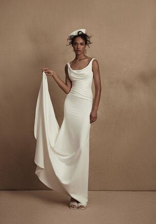 This satin slip wedding dress just exudes Old Hollywood glamour. The scoop neckline with lowered straps and draped corset passes into a sheath satin skirt of Straight silhouette. This look would be perfect for a modern bride on her summer wedding.