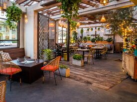 Madera Kitchen - Franklin Lounge - Outdoor Bar - Los Angeles, CA - Hero Gallery 3