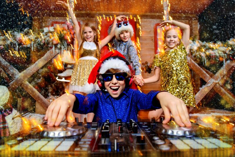 Christmas party ideas for kids - Christmas karaoke