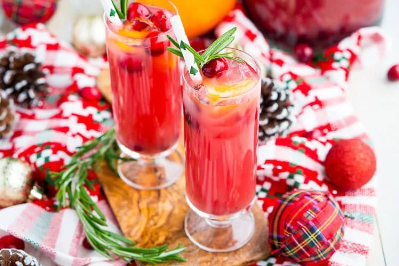 Holly Jolly Christmas Punch - easy holiday cocktail recipe!