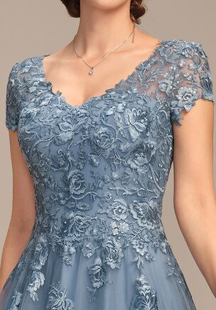 Celebrate this proud and beautiful milestone in the JJ's House Sylvee A-line V-Neck Sequins Tulle Mother of the Bride Dress! Designed with elegant details and a sophisticated silhouette, this gorgeous outfit ensures you look stunning and feel confident as you witness your child's unforgettable day.