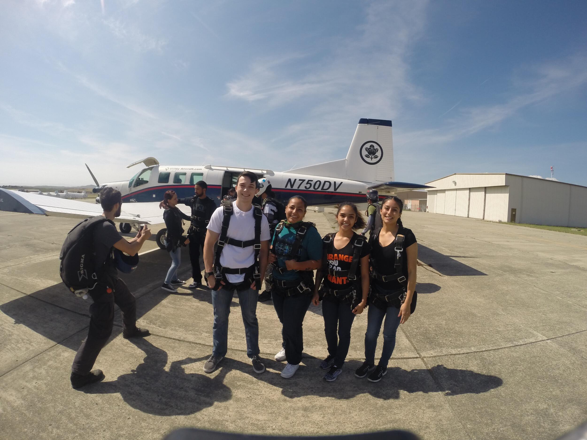 Tania asked Michael to go skydiving. This is one of their first dates. 
