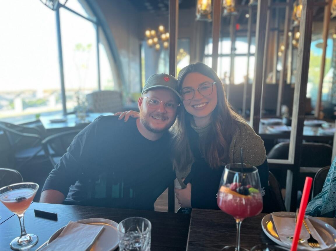 They travelled to Las Vegas for another ice cream convention and the first combined vacation with both Max and Amber's family.