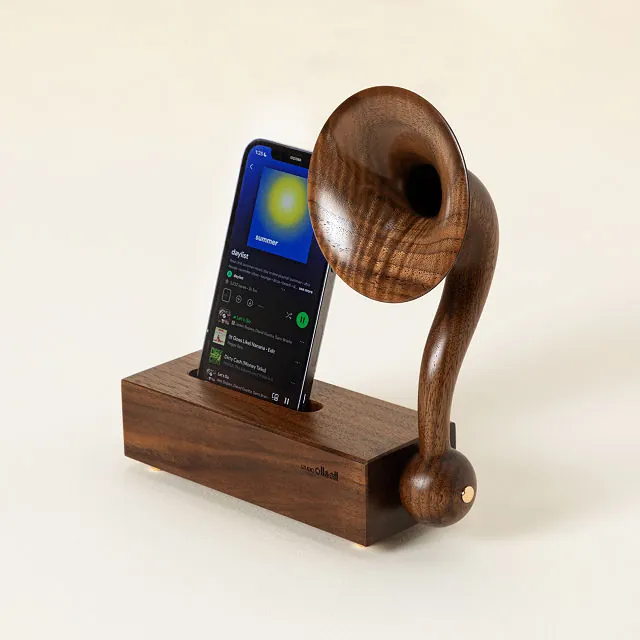 Gramophone-Inspired Speaker