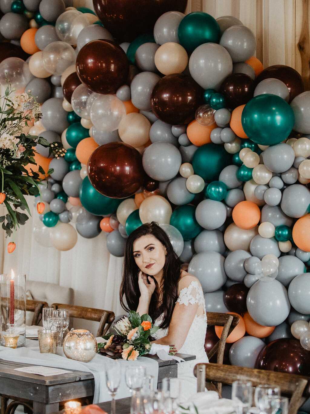 Light grey and maroon balloon wall