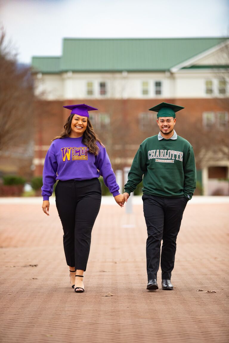 (ENGLISH) Johan & Genesis graduated with their Bachelor's Degree on December 17th, 2022. 
(SPANISH) Johan y Genesis se graduaron con bachillerato de la universidad el 17 de Diciembre de 2022.