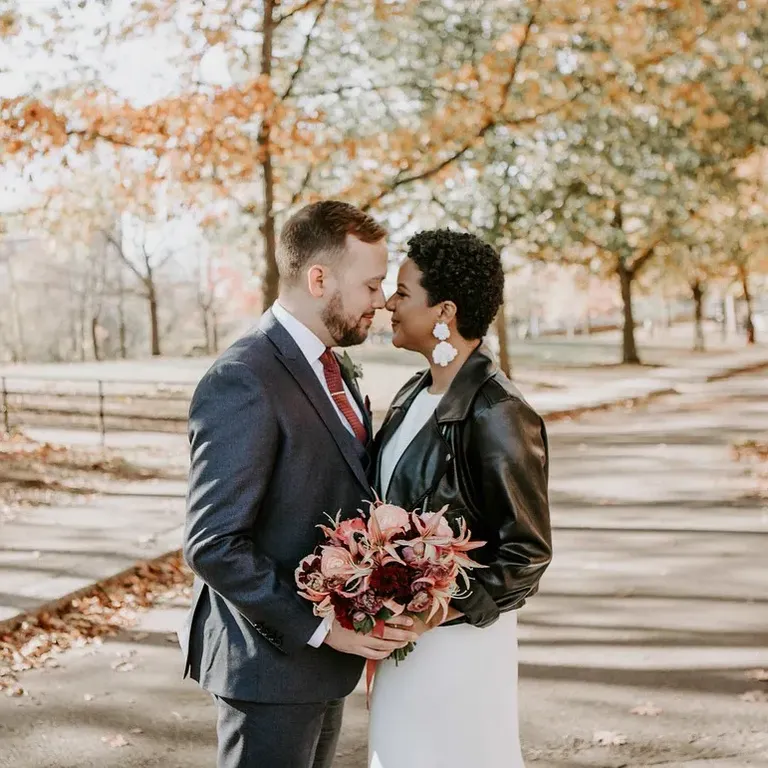 Bride and groom fall wedding photos with fall wedding bouquet