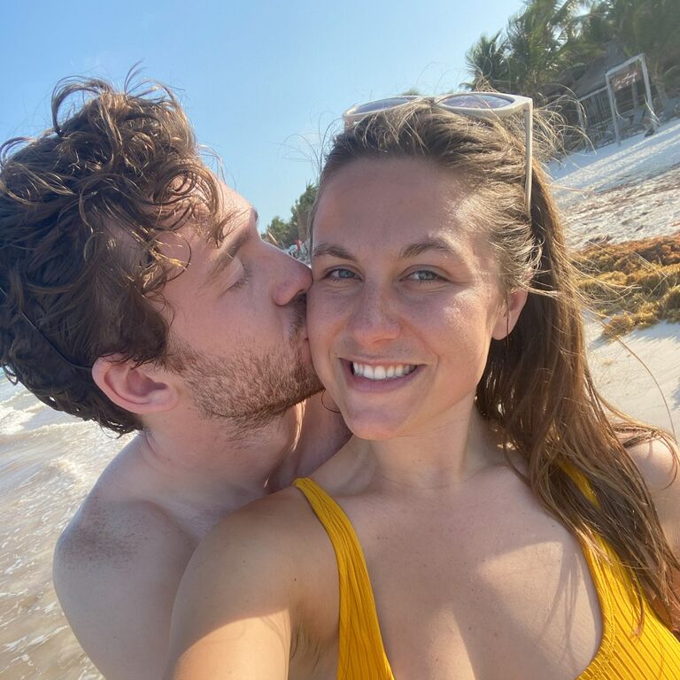 Hallie flies Tom to Mexico for a surprise trip
