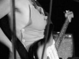 Jaraneh Nova - Singer Guitarist - Ventura, CA - Hero Gallery 1