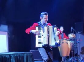 Accordionist - Accordion Player - Glendale, CA - Hero Gallery 2