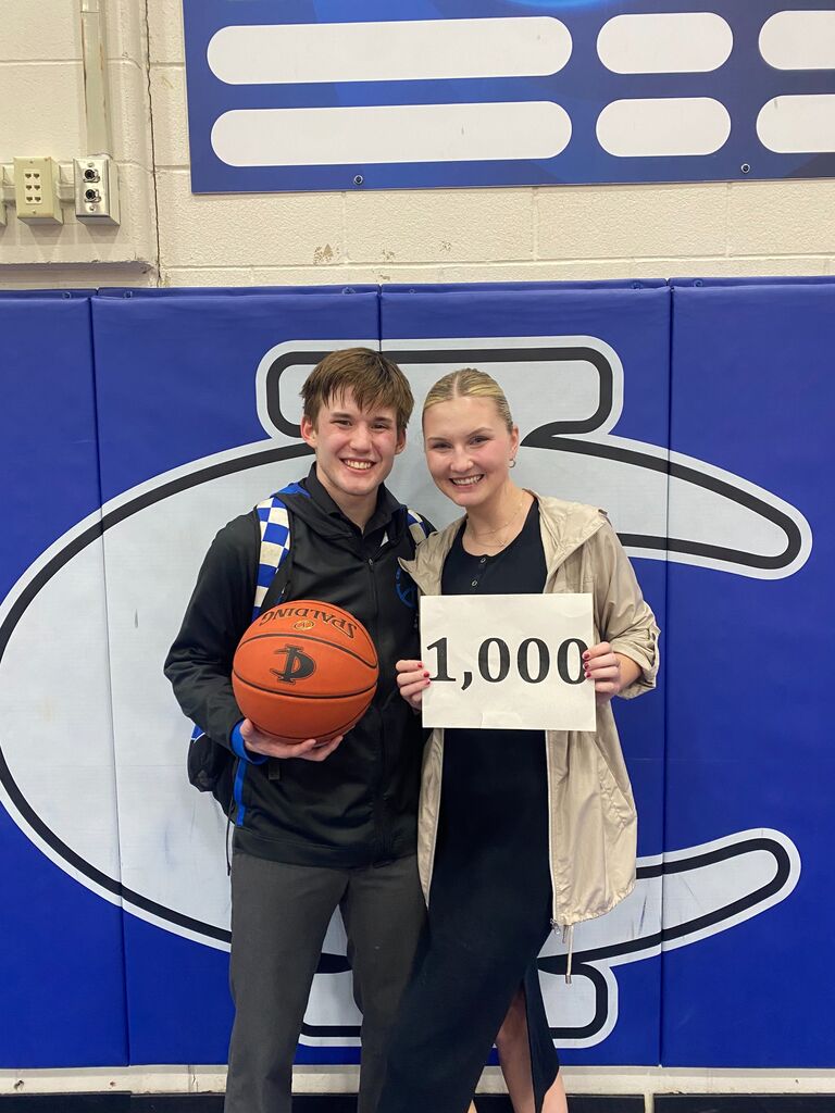 Elias scores his 1,000th point!