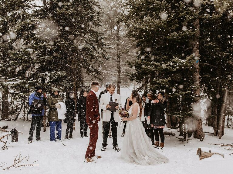 Friluftsliv wedding couple getting married on snowy mountain