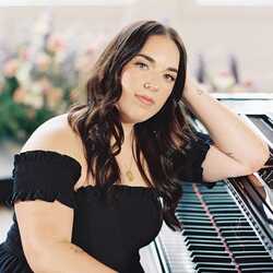 Mikaela Kahn, profile image