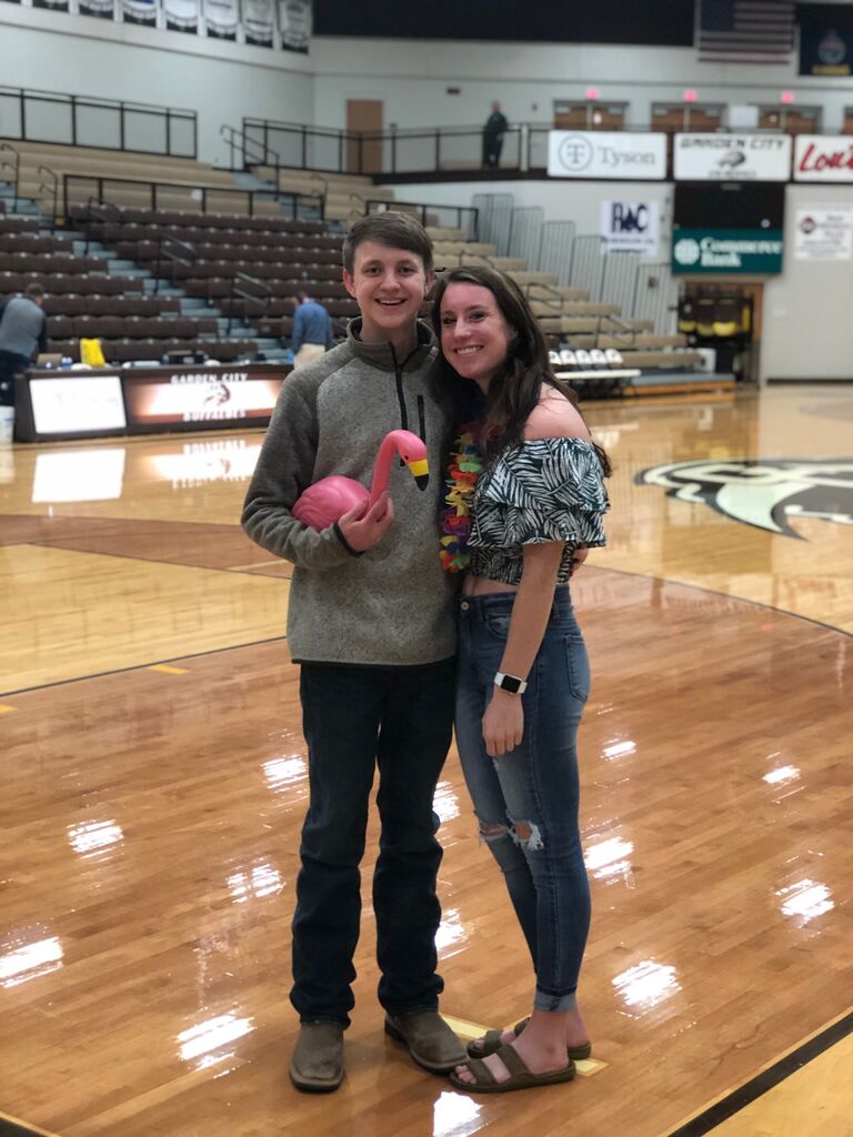 Emma and Kyle start dating.