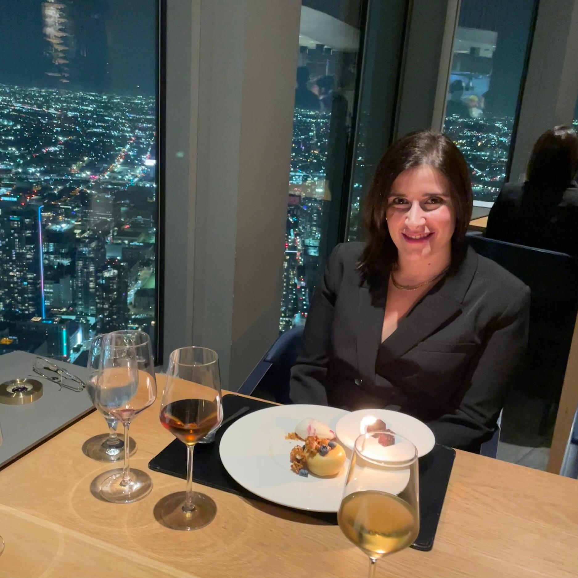 ⁣⁣In Downtown LA, celebrating with the birthday girl 🎂
⁣⁣　Nel cuore di Los Angeles, celebrando insieme alla festeggiata 