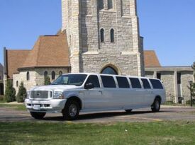 Renee's Royal Valet - Limos, Coaches, & Trolleys - Event Limo - Minneapolis, MN - Hero Gallery 4