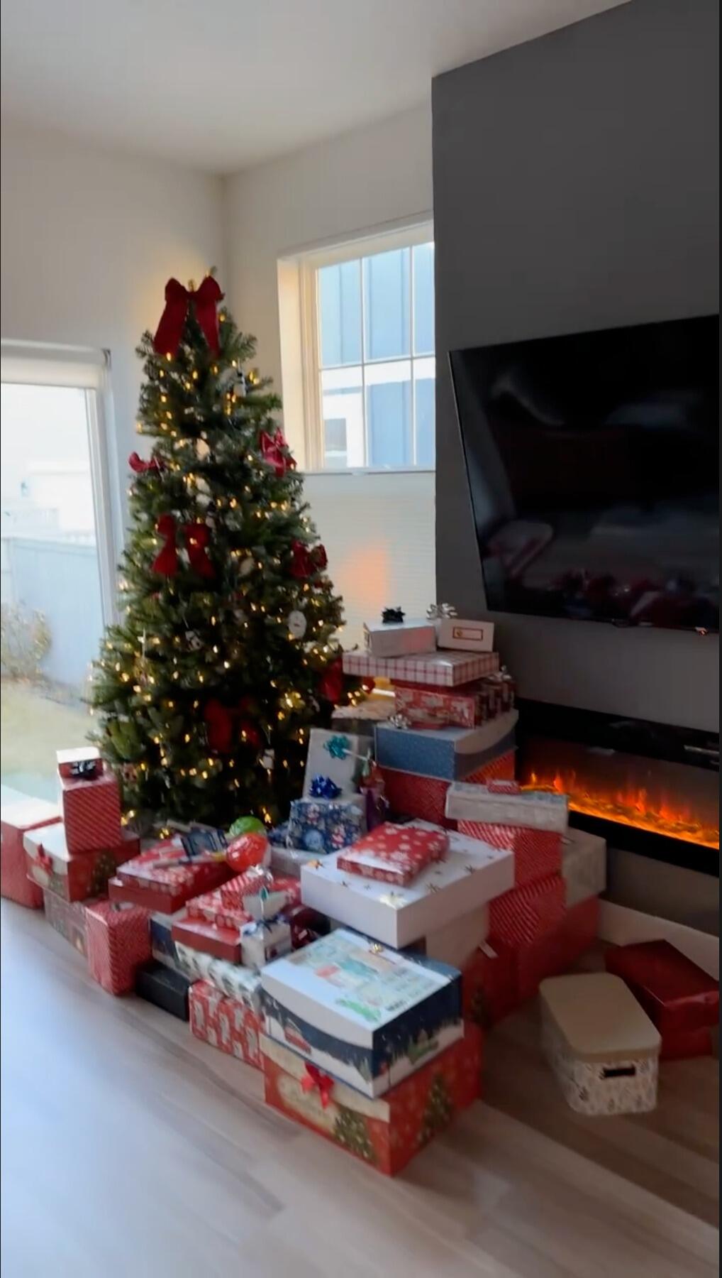 As their 1st year together comes to a close, K&S continued to experience many firsts together. Among the most memorable was celebrating their first Christmas together in their new home...