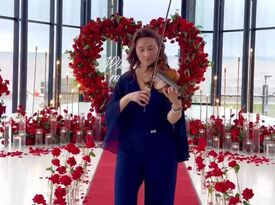 Violinist Carolina Herrera - Violinist - Toronto, ON - Hero Gallery 2