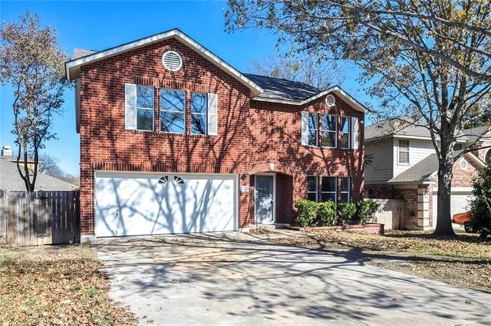 We bought a house and became Round Rockians.... Round Rockites? Round Rockers? Ehhhh.... we moved to Round Rock! 