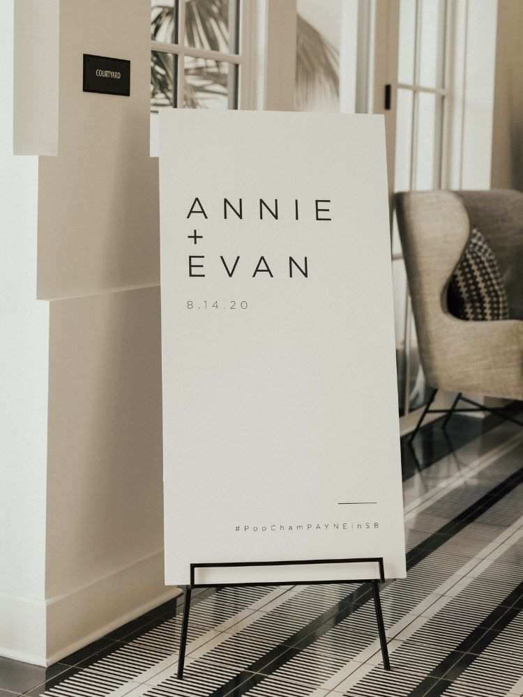 minimal black-and-white welcome sign