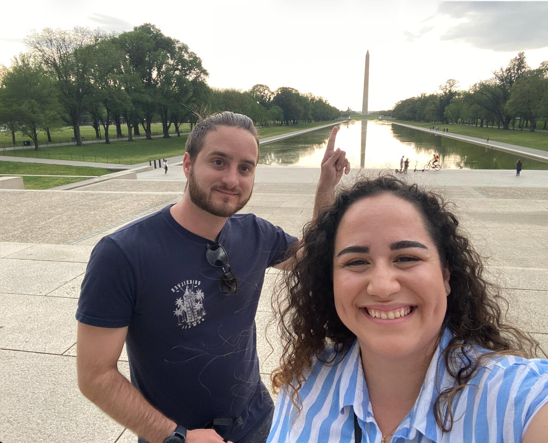 Rachel’s first visit to Washington, DC, where Josué showed her his apartment and the city he called home. • La primera visita de Rachel a Washington, DC, donde Josué le mostró su apartamento y la ciudad que llamaba hogar.