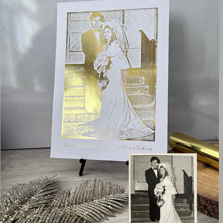 Gold foil portrait from IBeeGifts on Etsy for your parents' wedding anniversary