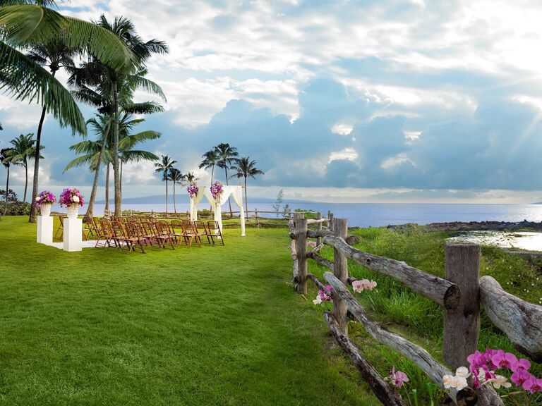 12 Intimate, Small Wedding Venues in Hawaii for Around 50 Guests